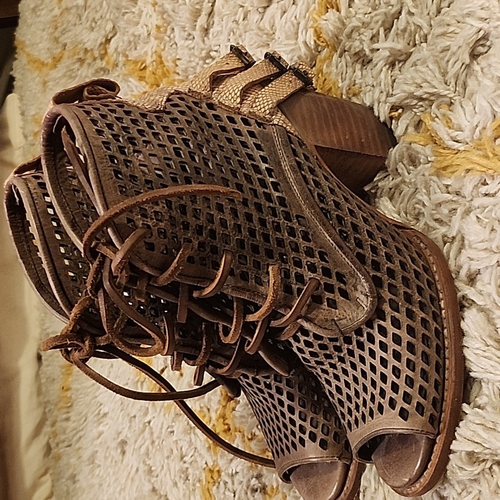 Freebird Keyhole Boots